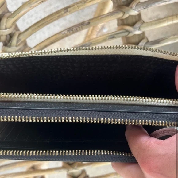 Kate Spade Cream Wallet - Picture 6 of 6